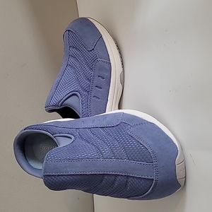 Women's lavender and white easy spirit slide on size 8WW